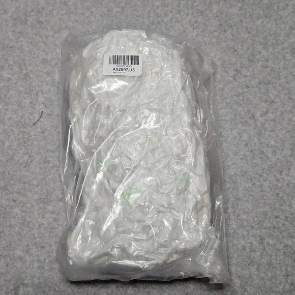 Spider web decoration with glow in the dark spiders 1.5 pounds of webs - Picture 2 of 3